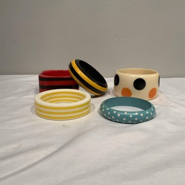 5 Lucite Bangle Bracelets Multiple Colors And Polka Dots, lucite Bangle Bracelet Strips, bulky colorful jewelry, gifts for her 