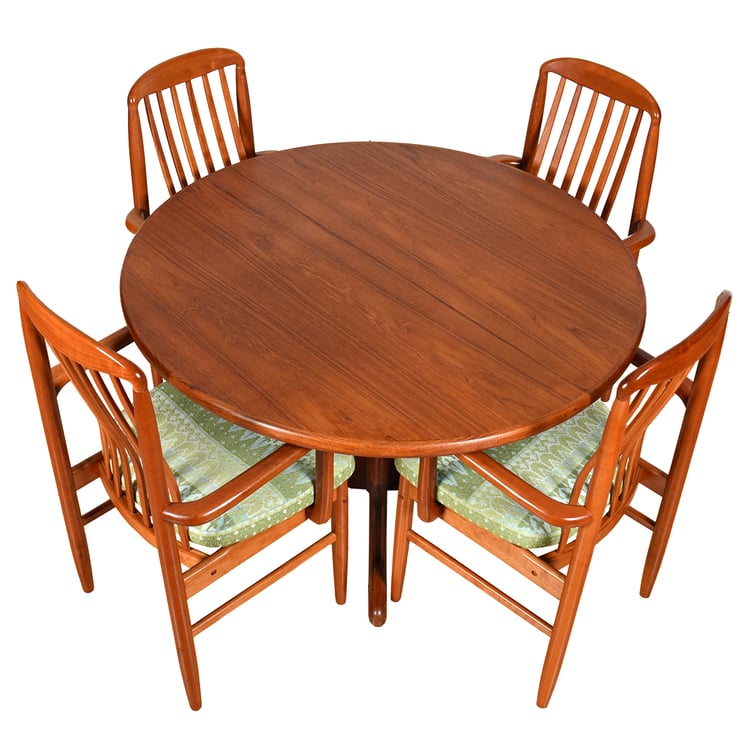 Round to Oval Expanding Danish Teak Dining Table w. 2 Leaves