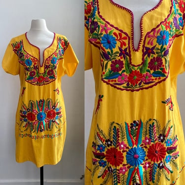 Vibrant Vintage Mexican HUIPILl House Day Dress / Vibrant Embroidery 
