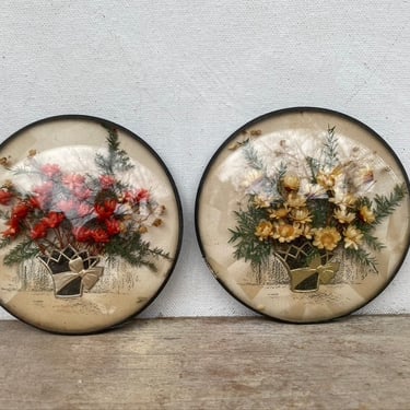 Small Strawflower Underglass Wall Hangings, Set Of 2 Round Basket Of Flowers Mini Hangings, Vintage Floral 3D Art, Mid Century Art 