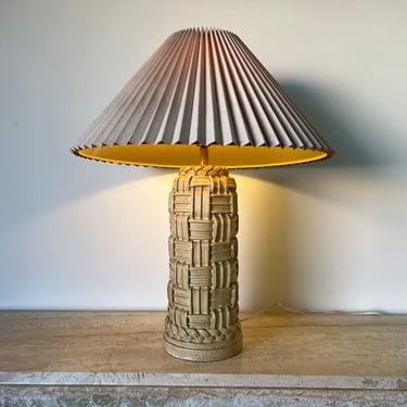 Vintage Beige Glaze Woven Pattern Ceramic Table Lamp 