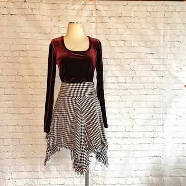 Houndstooth Check • Knit Mini Skirt • 1980s • New Wave / Punk • Scarf Bottom Black & White • Small • Full Circle Skirt • Voxx New York • USA 