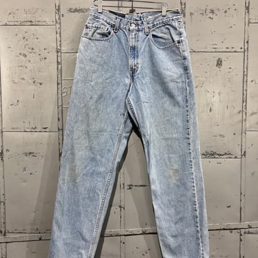 Size 30x31 1990s distressed Levi’s 550 light wash Denim Jeans 