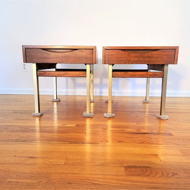 Mid Century American of Martinsville Pair of Mahogany Side Tables / Nightstands 