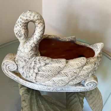 Pretty swan vessel / bowl with gold accents 