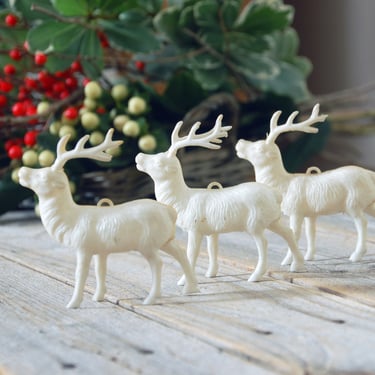 Vintage white plastic deer / set of 3 deer family / vintage Christmas decorations / woodland animals / vintage deer figure / Holiday deer 