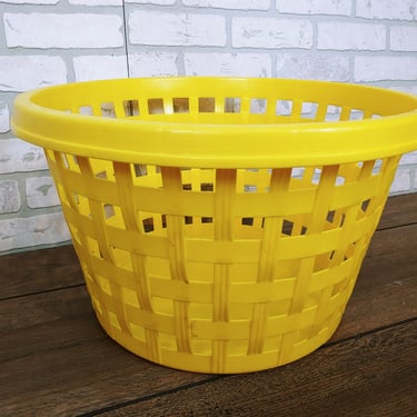 Vintage Rubbermaid Plastic Yellow Basket Weave Laundry Basket 