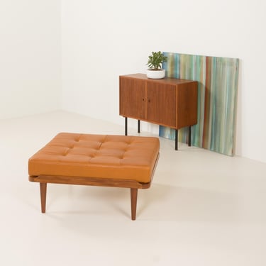 Mid-century extra large ottoman in teak and aniline leather in the style of Grete Jalk, 1960s 