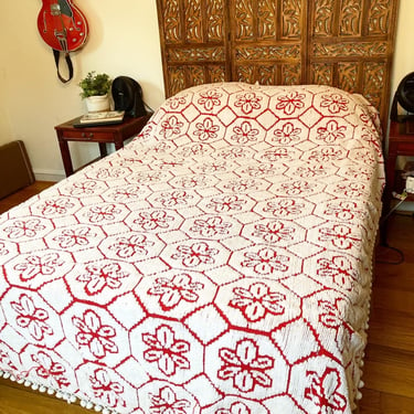 Vintage 70s Red And White Daisy Chenille Bedspread With Pom Pom Trim Marked Size Twin 100 x 79 