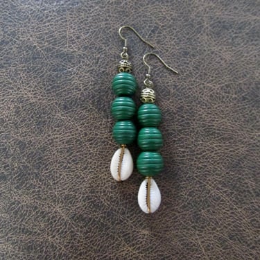 Wooden and cowrie shell earrings, green 