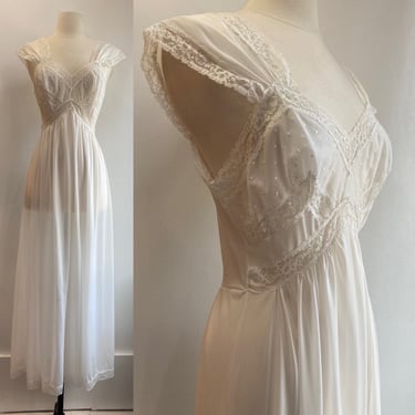 Vintage 40s 50s Nightgown / WHITE LACE Trim + Lace Panels + Swiss Dot + Empire Waist / Pretty 