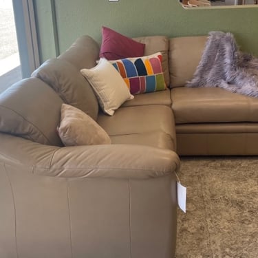 Sectional Sofa<br />Sand Leather<br />L 87 x 83