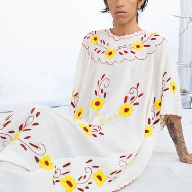 Vintage Embroidered Huipil. Kaftan Dress. 1970s. 