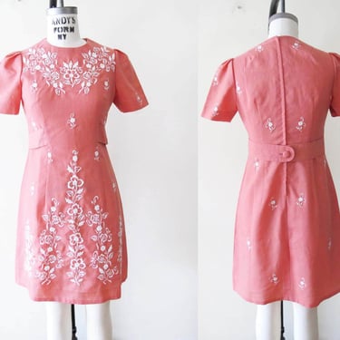 Vintage 60s Embroidered Salmon Pink Dress XS S - 1960s Mod Mini Shift Dress - Twee Pastel 