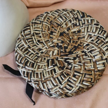 Vintage 1950s Gene Doris NY Black White Beige Taupe Woven Raffia Straw Hat church Easter 