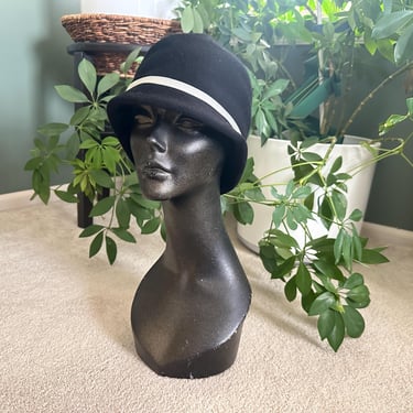 1990s Laura Ashley Black Wool Cloche Hat - | Veracious  display picture 3