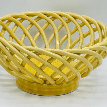 Vintage Buttery Yellow Lattice round  Open Weave Bread Basket or Fruit Bowl Pottery 7.5" Oven to Table ESPANA 
