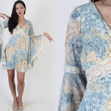 Bell Sleeve Mini Dress / Etherial Cloud Print / Angel Sleeves Short Bohemian Dress / Vintage 70s V Neck Kimono Short Dress 