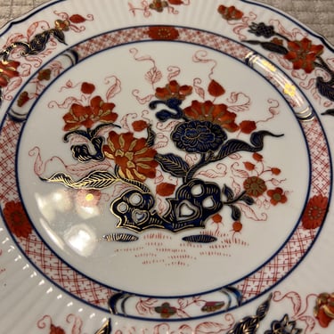 A vintage Ming Royale plate.  FREE SHIPPING 