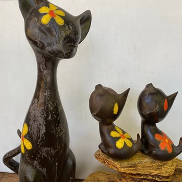 MCM Long Neck Cat With Kittens By Anthony Freeman McFarlin, Dark Brown With Yellow And Orange Flowers, Flower Power Cats 