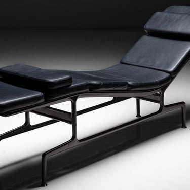Chaise Lounge by Eames