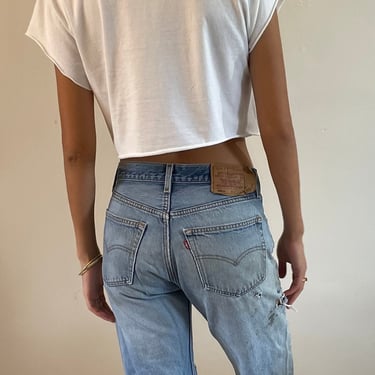 28 Levis 501 vintage faded jeans / light wash faded torn knee soft frayed high waisted boyfriend button fly Levis 501 jeans USA | size 28 