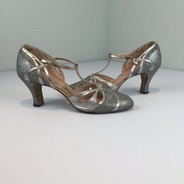 Claudette Steals Chic - Vintage 1930s Silver Damask Fabric Evening Heels Pumps Shoes - 7B 