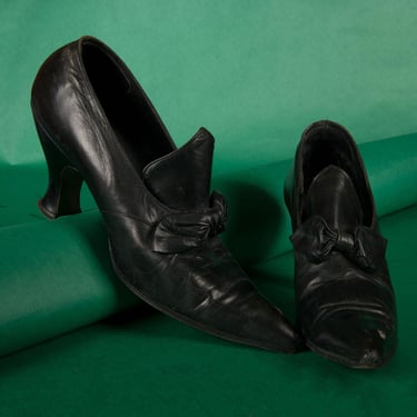 Edwardian Shoes - Size 5 5.5 - Witchy Black Leather Dramatically Pointed Heels c.1905-1910 with Louis Heel and Pointed Tongue 