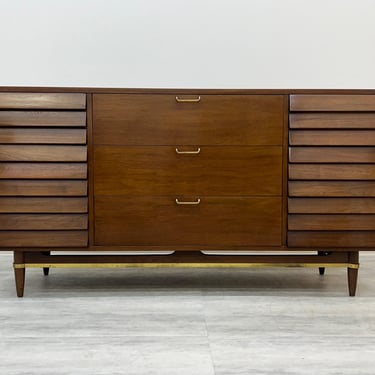 Mid-Century Modern 9-Drawer Dresser / Credenza / TV Stand ~ American Of Martinsville Dania  (SHIPPING Not FREE) 