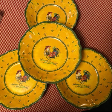 Le Cadeaux Roosters Scalloped Rims, Set of 4  Melamine Marigold Yellow, Rooster Salad Bowls, French Country Decor~ Italian Countryside Decor 
