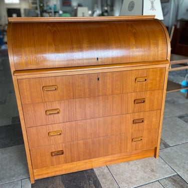 Swedish Teak Cylinder Roll-Up Desk Bureau Designed by Egon Oostergaard for Svensk Mobelindustri (SMI)