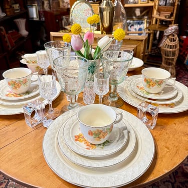 Vintage Taylor Smith floral service for 4, 19 pieces total