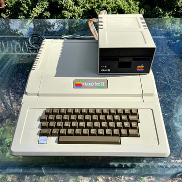 1979 Vintage Apple II Plus Desktop Computer, Apple Disk 2 5.25 Floppy Drive Mid-Century Technology Obsolete 