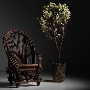 Tree Branches Armchair with 15 inch Crucible