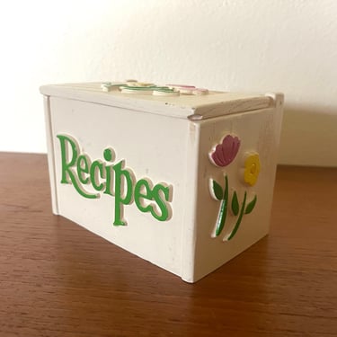 Vintage 1985 Super Cute Floral Recipe Box 