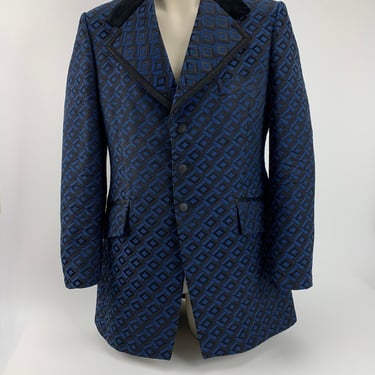 1970'S Tuxedo Jacket - Deep Blue & Black Brocade - Notched Collar with Velvet Details - Tailored Waist - Men's Size MEDIUM Long 