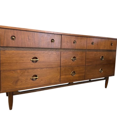 Free shipping within continental US - Vintage Mid Century Modern 9-Drawer Dresser Walnut Wood with Original Hardware 