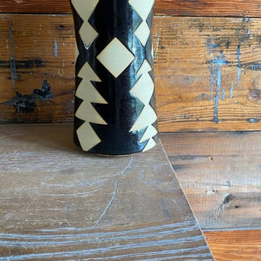 Vase - Black and Beige Triangles Pattern 