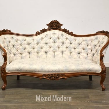 Victorian Walnut Settee Sofa Loveseat 