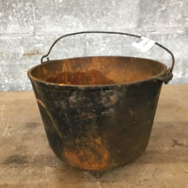 Cast Iron Cauldron w/ 3 Legs (Seattle)