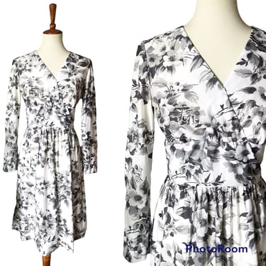 Vintage handmade floral black and white long sleeve day dress size small 