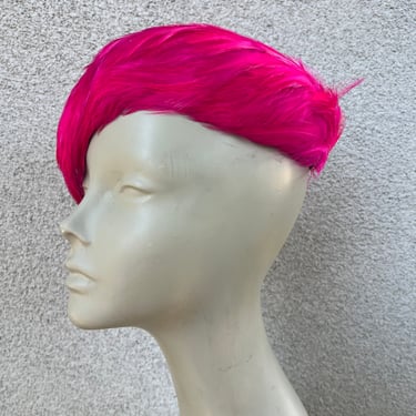 Vintage 60s fuchsia pink feather casque hat OS Made in USA 