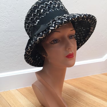 Next Move In Fashion - Vintage 1960s Black & White Raffia Netted Lampshade Hat 