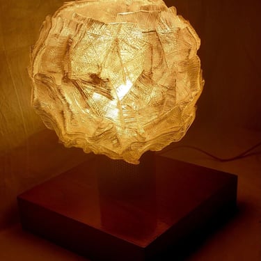 Mid century white Resin fiberglass Woven Ribbon Globe Table Lamp w/Oak Base 
