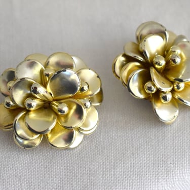 1960s Large Gold Plastic Flower Clip Earrings 