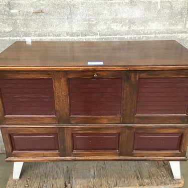 Lane Cedar Chest w/ Legs (Seattle)