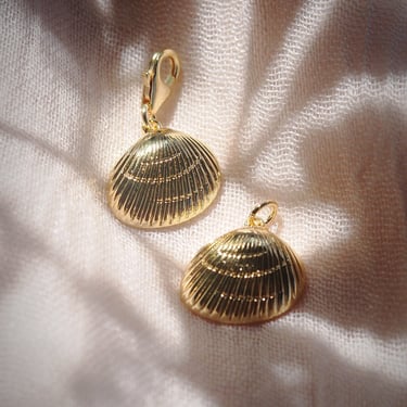 Gold Sea Shell Charm 