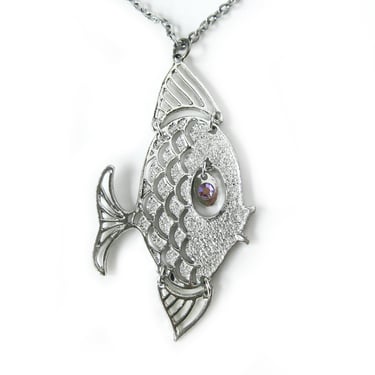 Articulated Angelfish Necklace in Silver Tone Metal with Dangling Rhinestone Eye, Beach Theme, Mermaid Gift, FISH Pendant, 1970s Jewelry, 