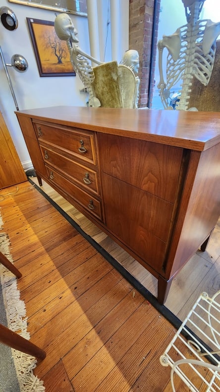 Walnut Mid-Century 9-Drawer Dresser