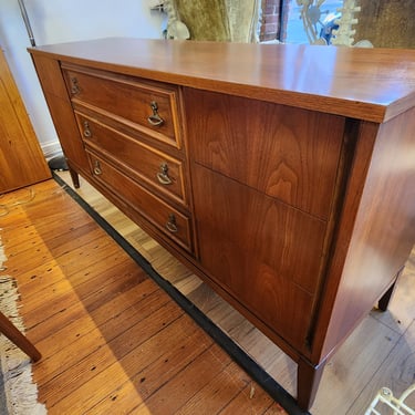 Walnut Mid-Century 9-Drawer Dresser